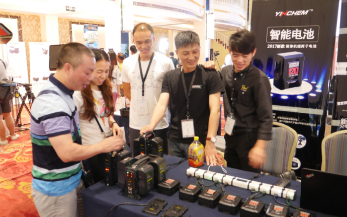 吃着火锅唱着歌，要不要来杯一“录”同行？