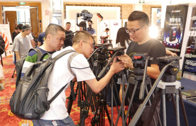 吃着火锅唱着歌，要不要来杯一“录”同行？