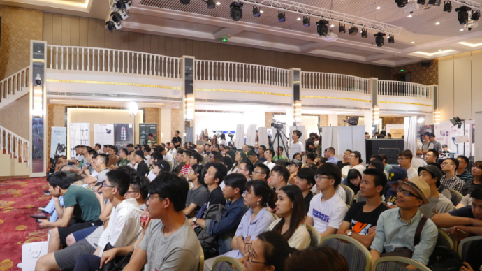 吃着火锅唱着歌，要不要来杯一“录”同行？