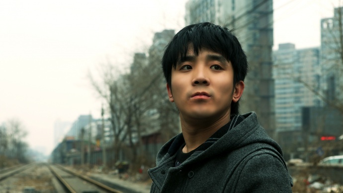 走过28年，脑瘫导演呈上《来者不善》，爱奇艺已独播上线！