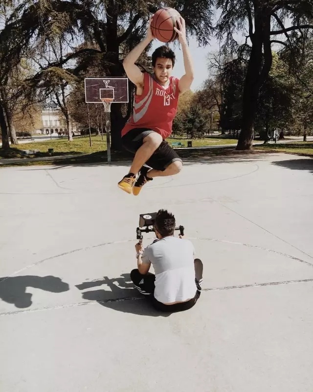 搭档手持稳定器FEELWORLD F550 4K小监 让您的拍摄生涯完美提升