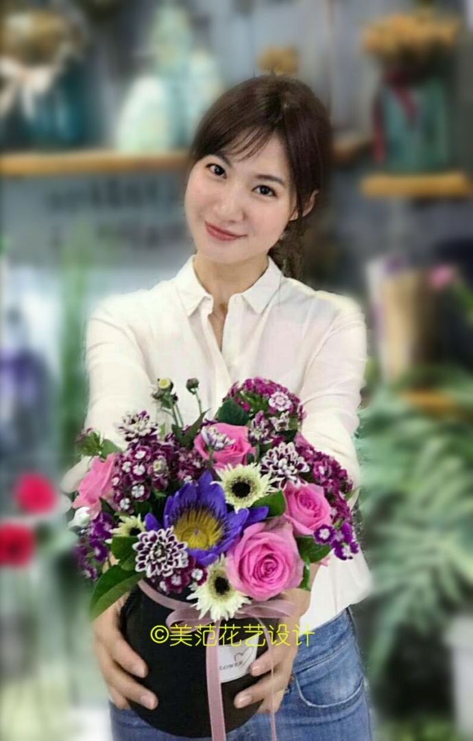 推荐：广州花艺意专业插花花艺师培训中心。学习插花、花艺课程、企业花艺沙龙活动策划。