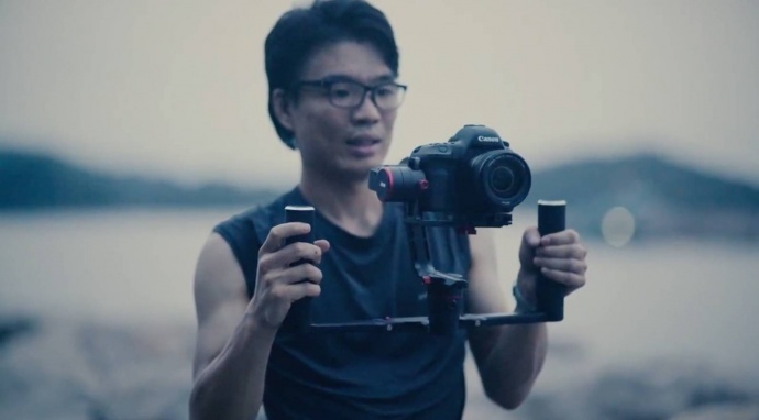 搭载佳能C200，飞宇α2000稳定器也能完美运作