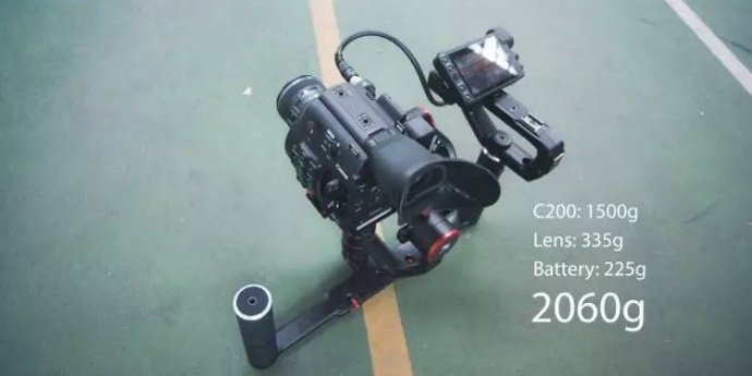 搭载佳能C200，飞宇α2000稳定器也能完美运作