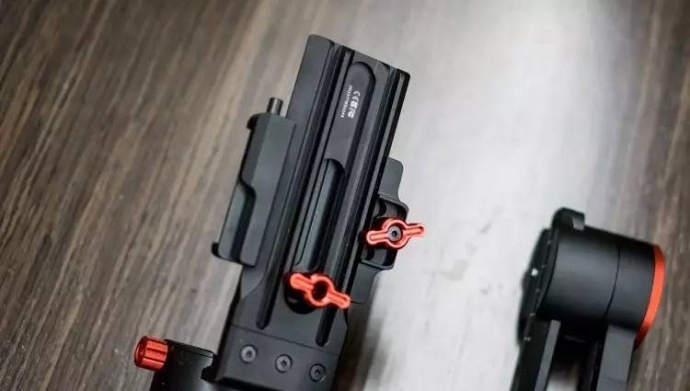 搭载佳能C200，飞宇α2000稳定器也能完美运作