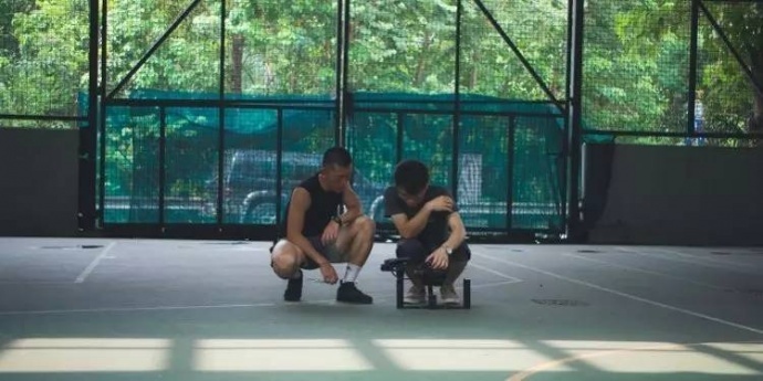 搭载佳能C200，飞宇α2000稳定器也能完美运作