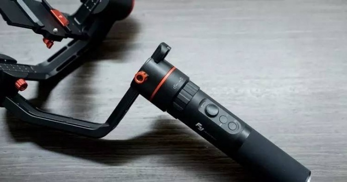 搭载佳能C200，飞宇α2000稳定器也能完美运作