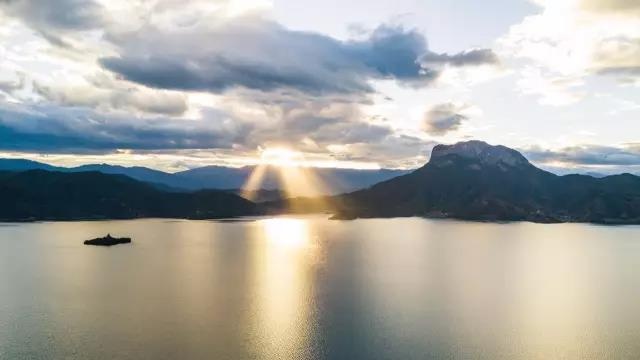 航拍精选 | 纯美的泸沽湖，一生必去的十大景点