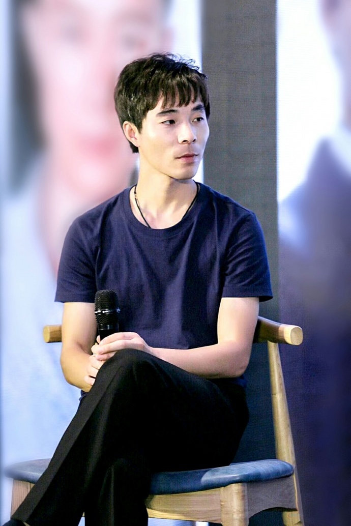 炫动影业CEO巨小龙先生受邀出席互联网影视产业高峰论坛