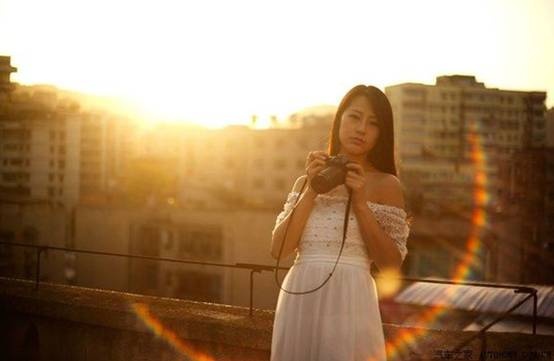 拍照片出现眩光怎么办？比肩兄弟带你解决