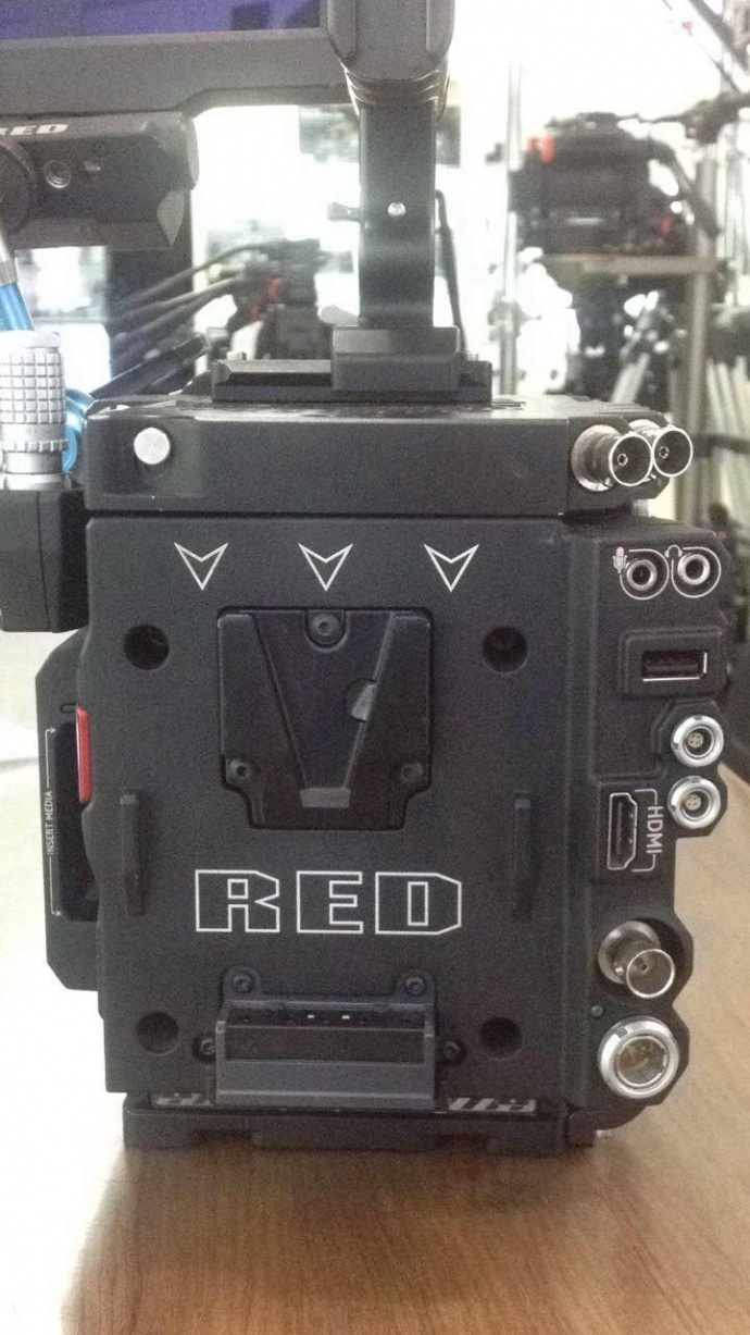 本公司出售RED epic-w 8K 电影机　二手 开机时间700小时 另二手乌鸦 ARRI 艾美拉都有 需要的联系18518717197小娄