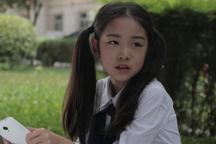 鹿晗女儿小丫拍《坏蛋先生3》,关晓彤和粉丝炸开锅