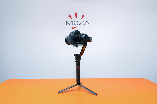 魔爪MOZA Air羽量级手持稳定器开箱评测及简单体验