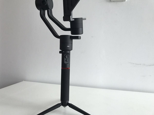 魔爪MOZA Air羽量级手持稳定器开箱评测及简单体验
