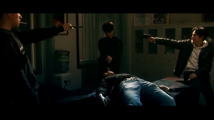 这几个95后大学生竟自己拍了部神片，开头就把我吸引住了！