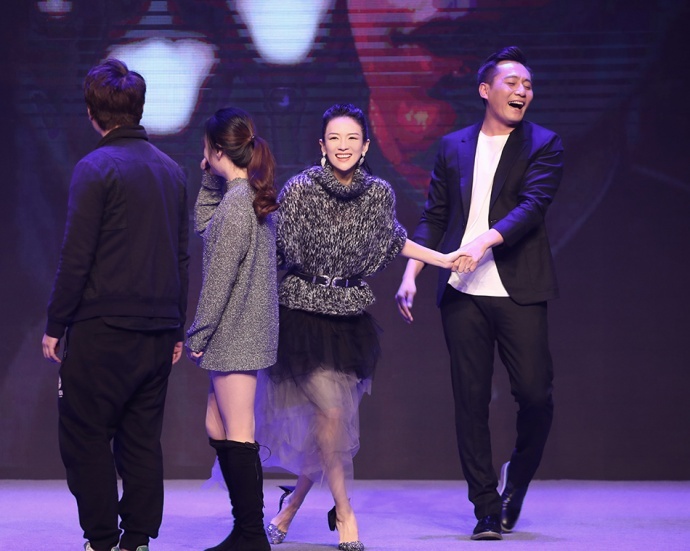 “扔鞋”事件后章子怡首亮相：其实我综艺感很强