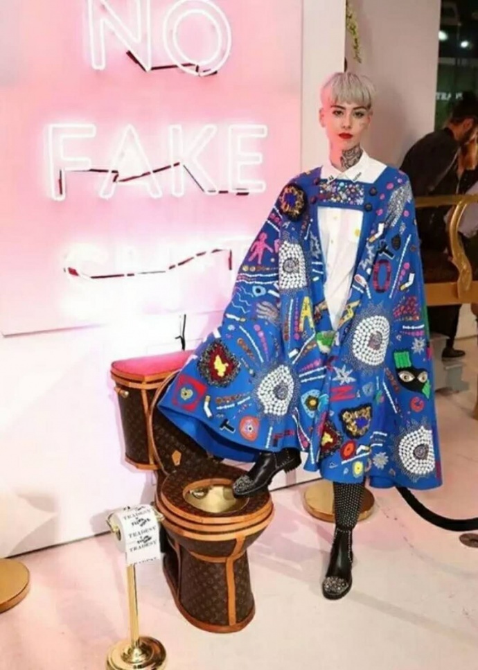 LV包包？只配做马桶！