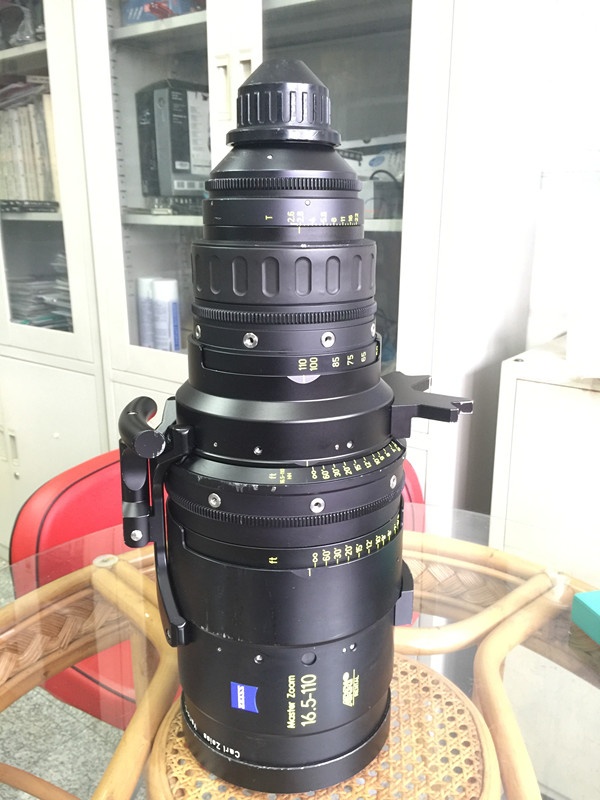 出一支阿莱 ARRI/Zeiss 16.5-110mm T2.6 电影镜头！