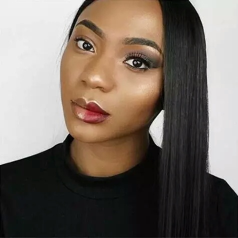 据说是最近的新潮流：半脸化妆