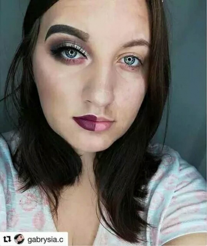 据说是最近的新潮流：半脸化妆