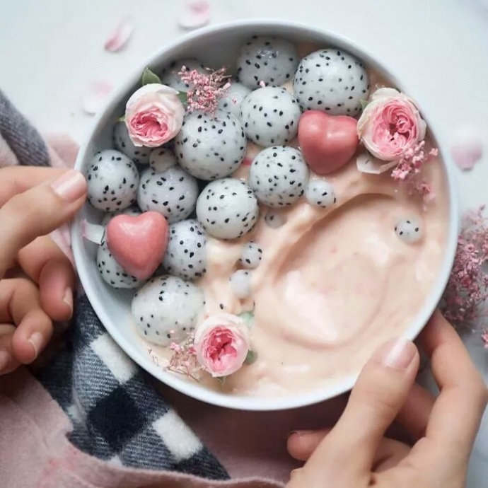 某网红Samira Kazan的“彩虹食品”，味道和营养不说，样子还不错