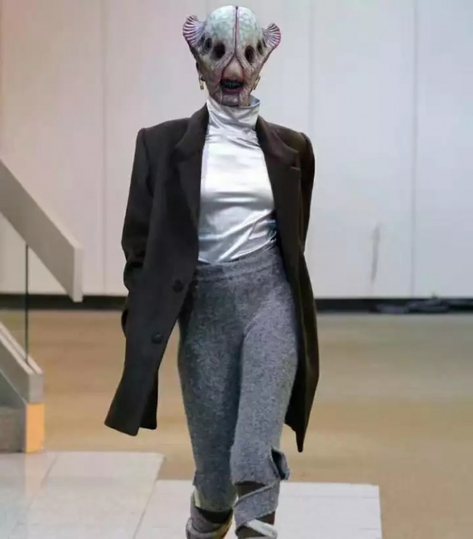 除了吓人更可以动人，不就膝盖吗？给你就是了！