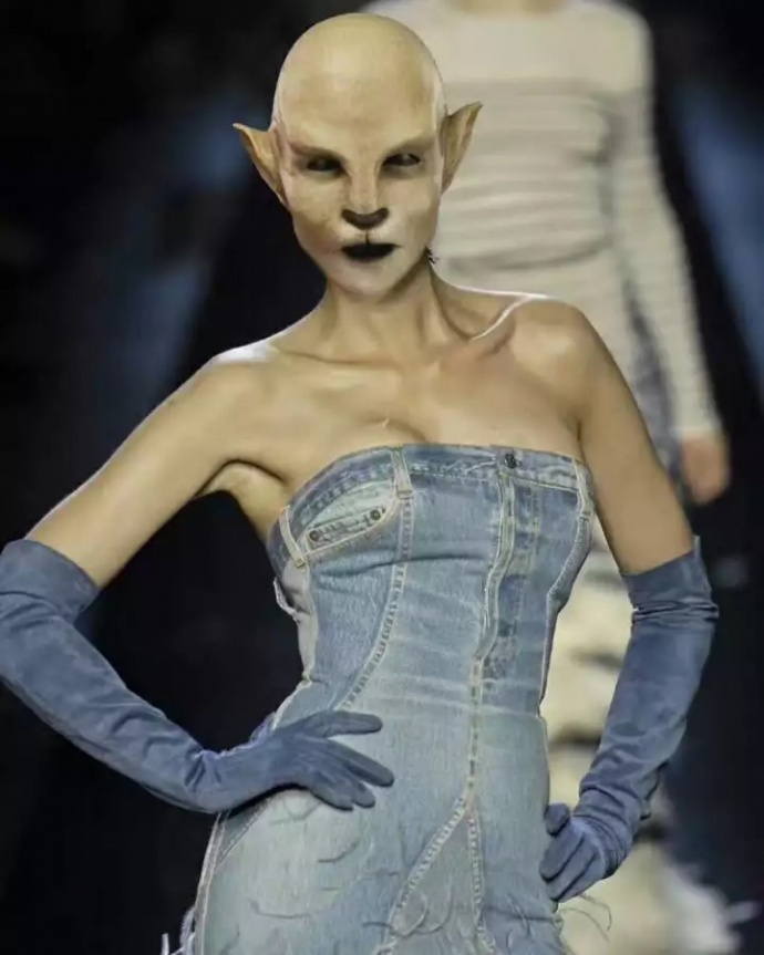 除了吓人更可以动人，不就膝盖吗？给你就是了！