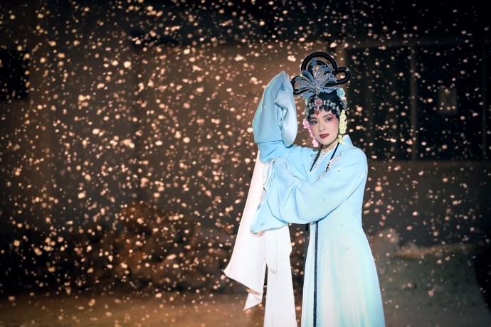 章子怡提前感受“过气” 青衣造型风情无双