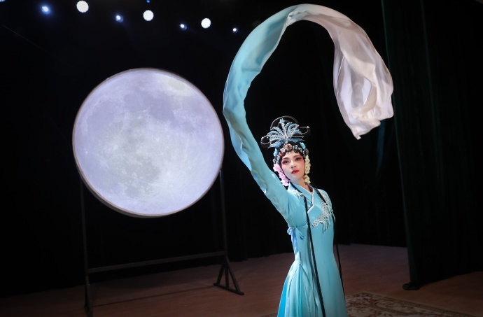 章子怡提前感受“过气” 青衣造型风情无双