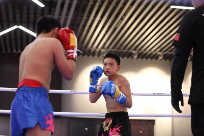 “一带一路，振兴中华”民间自由搏击赛八号公园火热开战