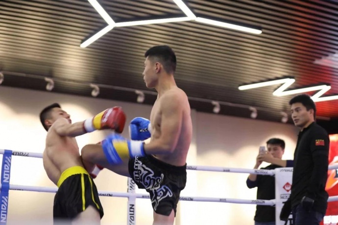 “一带一路，振兴中华”民间自由搏击赛八号公园火热开战