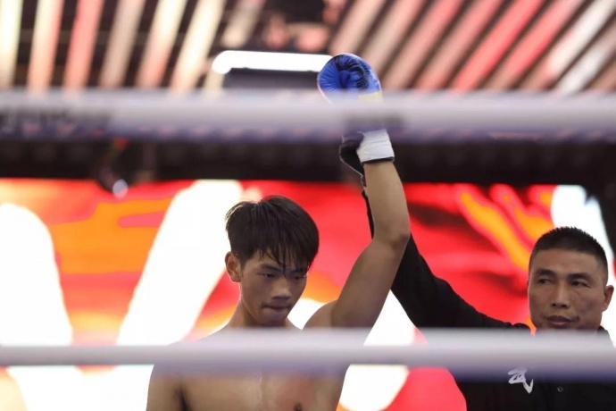 “一带一路，振兴中华”民间自由搏击赛八号公园火热开战