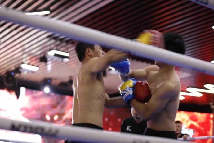 “一带一路，振兴中华”民间自由搏击赛八号公园火热开战