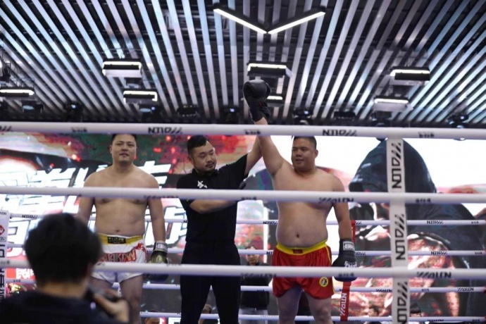 “一带一路，振兴中华”民间自由搏击赛八号公园火热开战