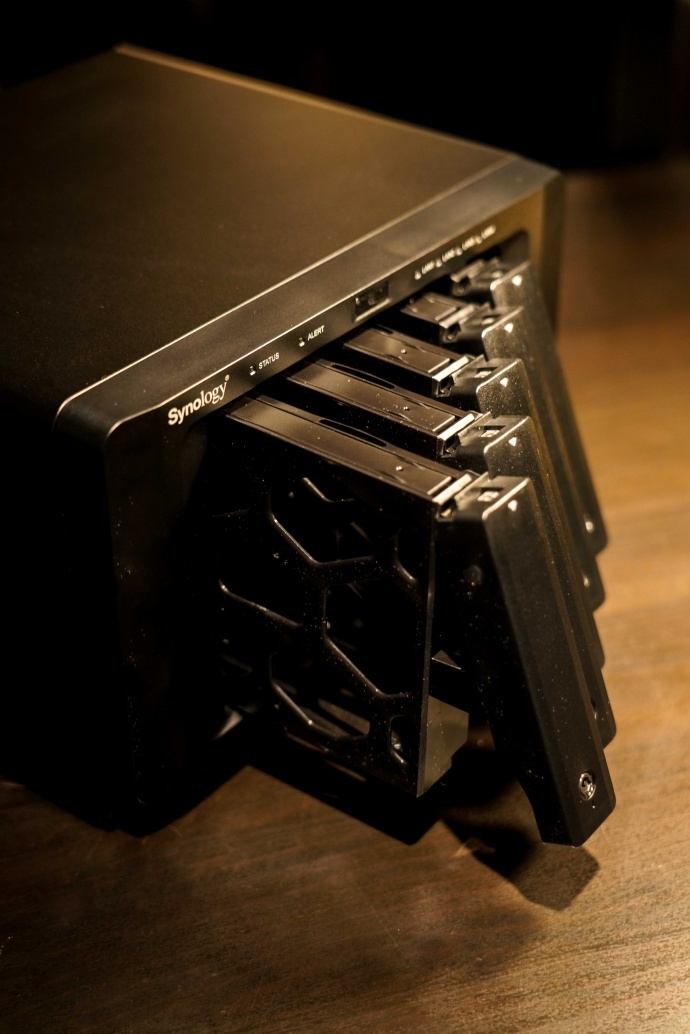 DS1517+五盘位抽屉设计 DS1517+五盘位抽屉设计