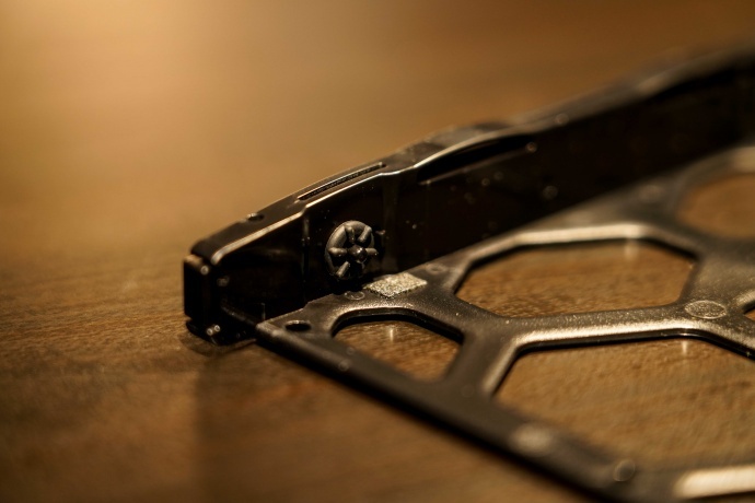 托架内也带有空位橡胶垫减少震动 托架内也带有空位橡胶垫减少震动