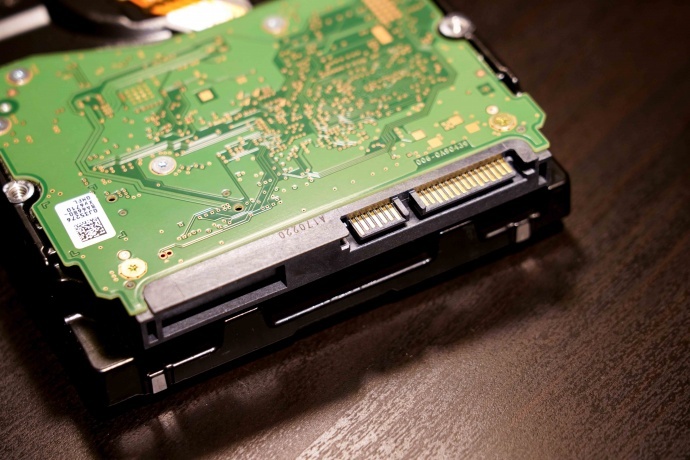 采用SATA3接口,128MB缓存,5400转速 采用SATA3接口,128MB缓存,5400转速