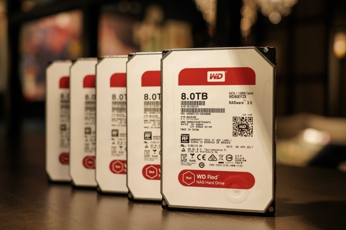 五块8T红盘队列,颇有阵势,站立的“钞票” 五块8T红盘队列,颇有阵势,站立的“钞票”