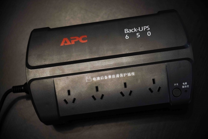 APC-BK650 UPS不间断供电,适配群晖NAS系统 APC-BK650 UPS不间断供电,适配群晖NAS系统