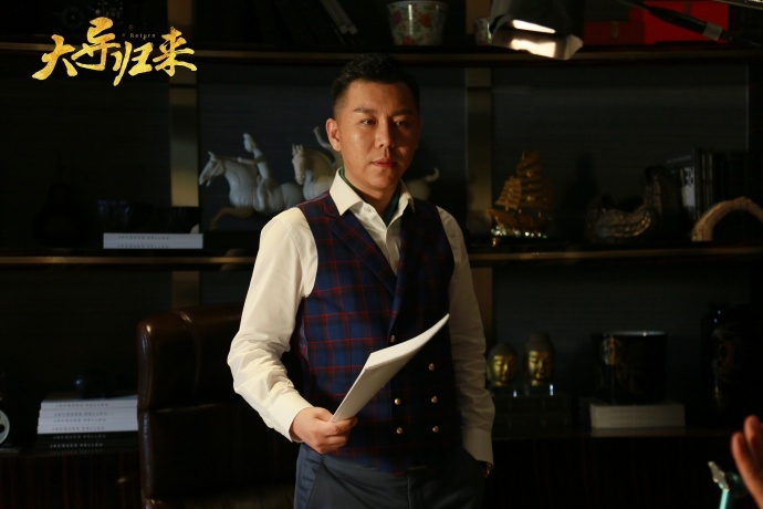 李诚儒首执导筒演“大导” 开启“千亿”票房时代