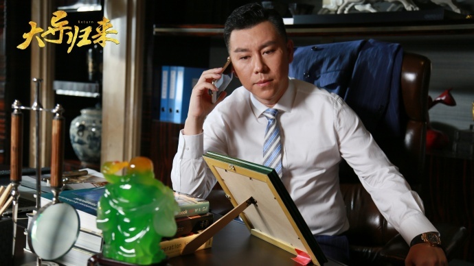 电影《大导归来》预告片曝光 重量级卡司争相“揭秘”