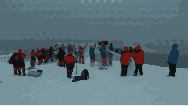 6台RED穿越极寒之地，打造首部《南极之恋》