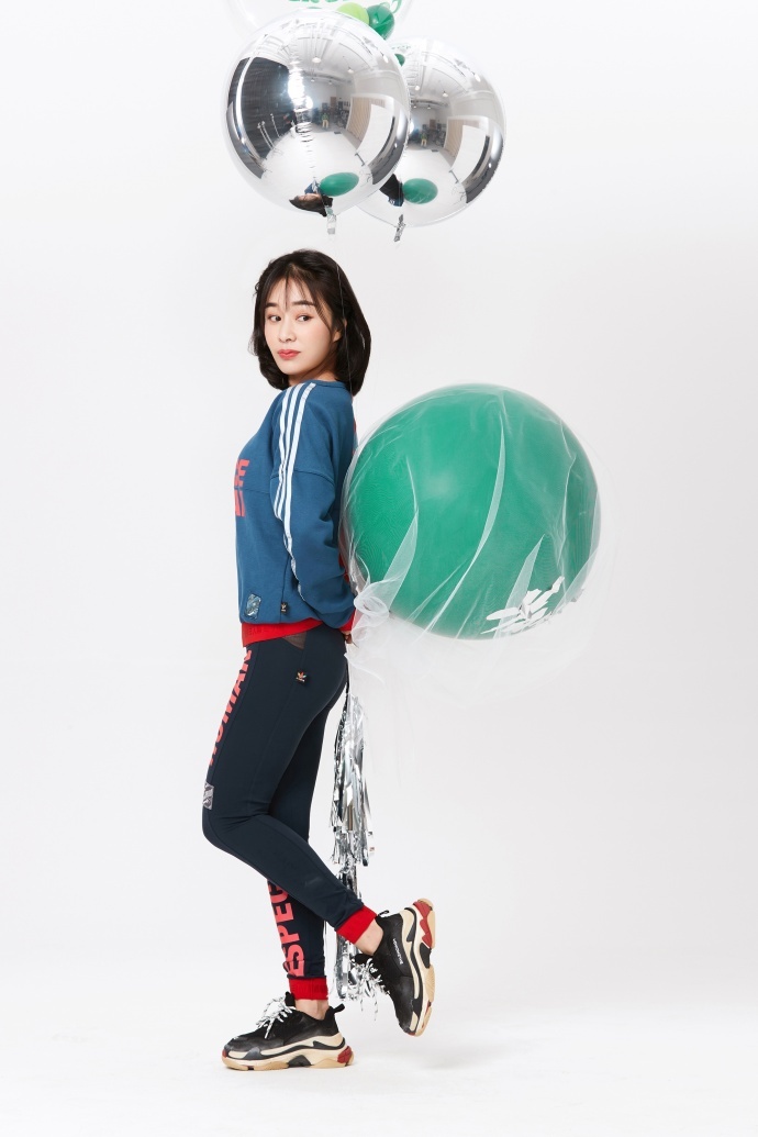 胡蓉蓉尽显青春范儿 笑容自然感染力十足