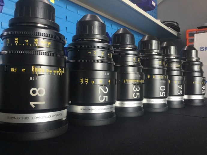 出一套施耐德cine-xenar III 六只定焦镜头组