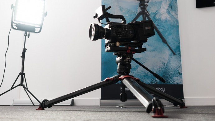 萨拿 Sachtler 出品的 Flowtech　被 PHILIP BLOOM 评为年度三脚架