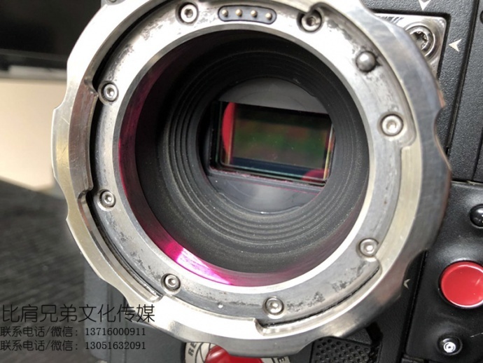 摄影师出自用EPIC-W 8K一台，价格：145000