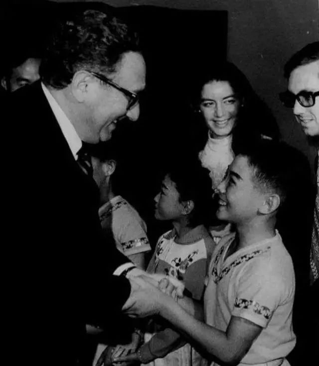 这些老照片，穿过岁月的河流，如今依然惊艳着我们