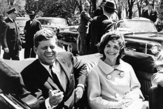 这些老照片，穿过岁月的河流，如今依然惊艳着我们