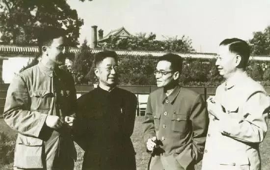 这些老照片，穿过岁月的河流，如今依然惊艳着我们