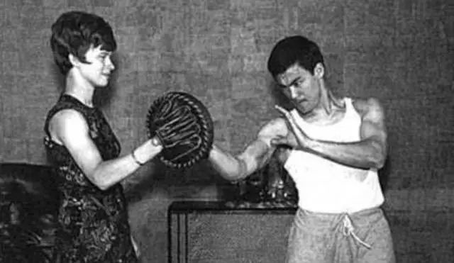 这些老照片，穿过岁月的河流，如今依然惊艳着我们